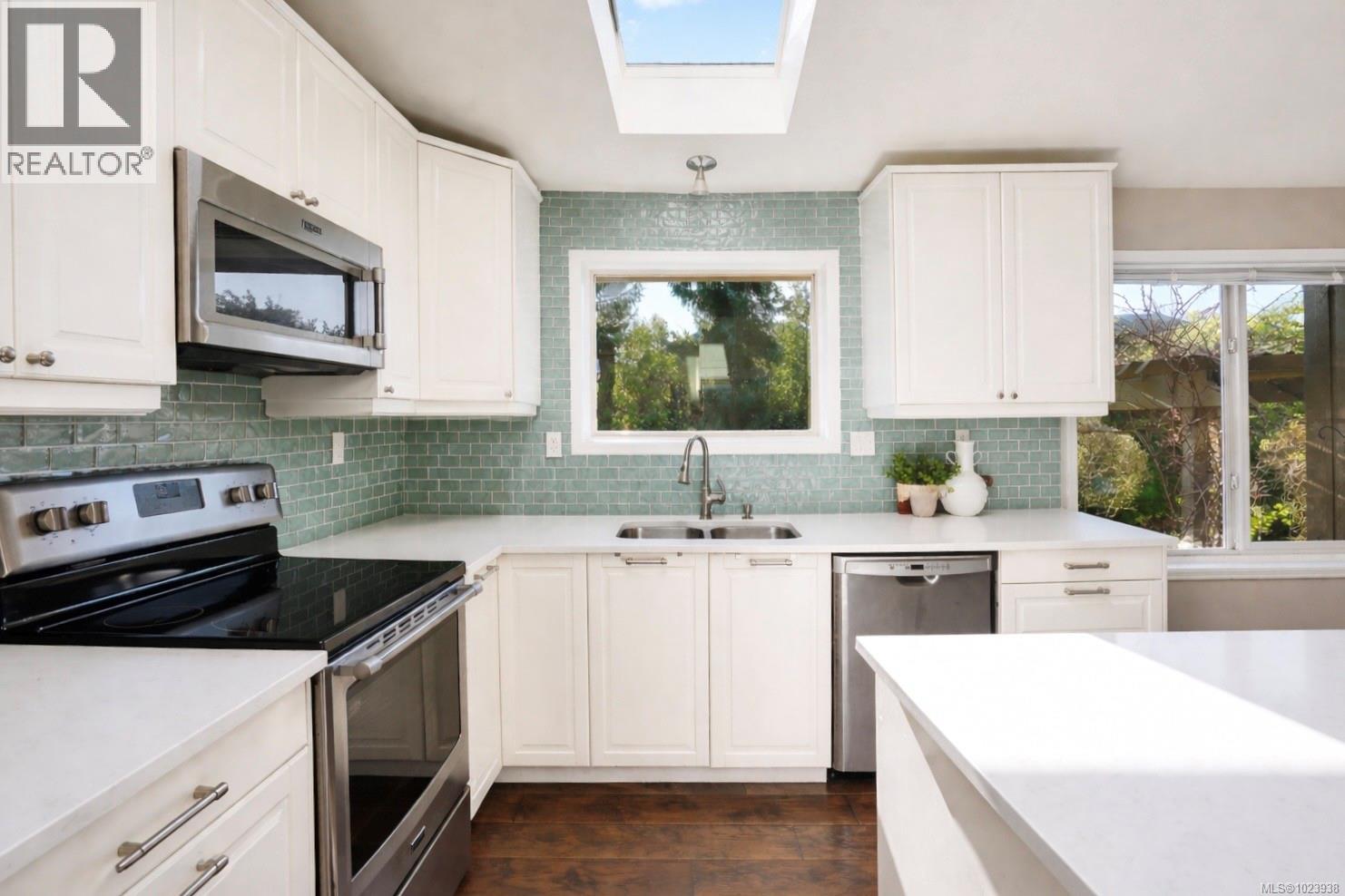  2241 Lifton Place, Saanich