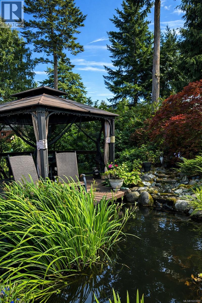  2241 Lifton Place, Saanich