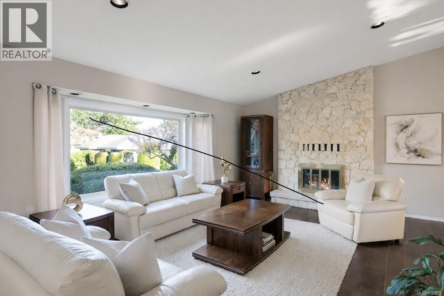  2241 Lifton Place, Saanich