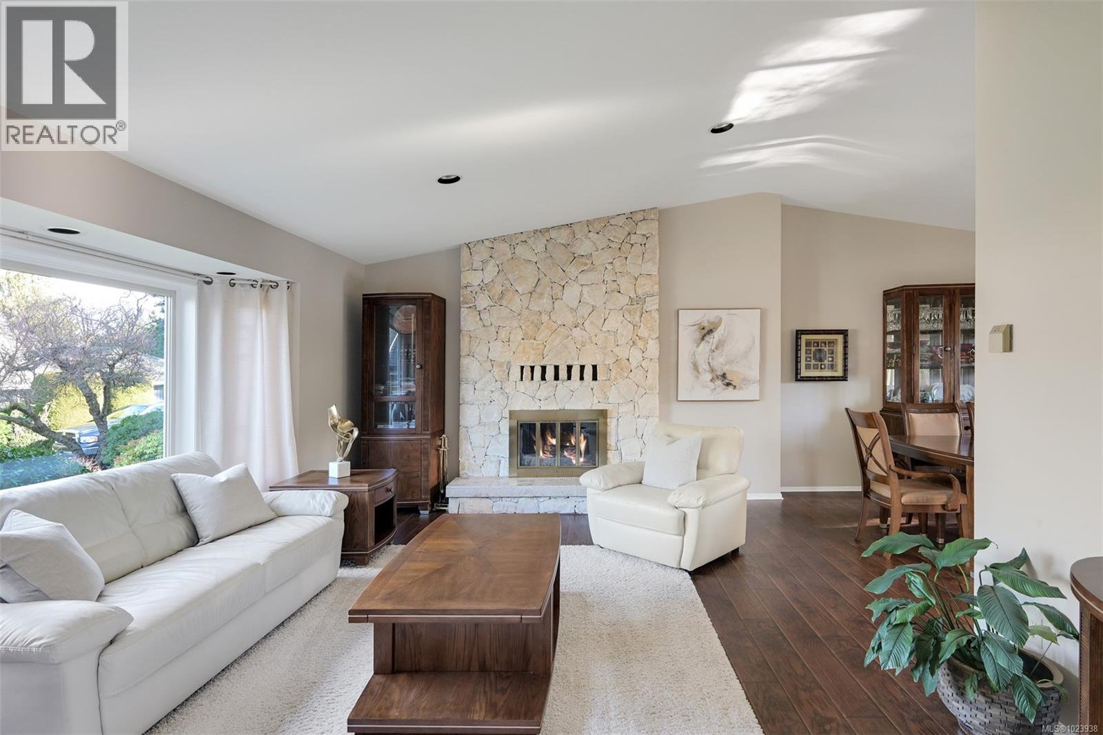  2241 Lifton Place, Saanich