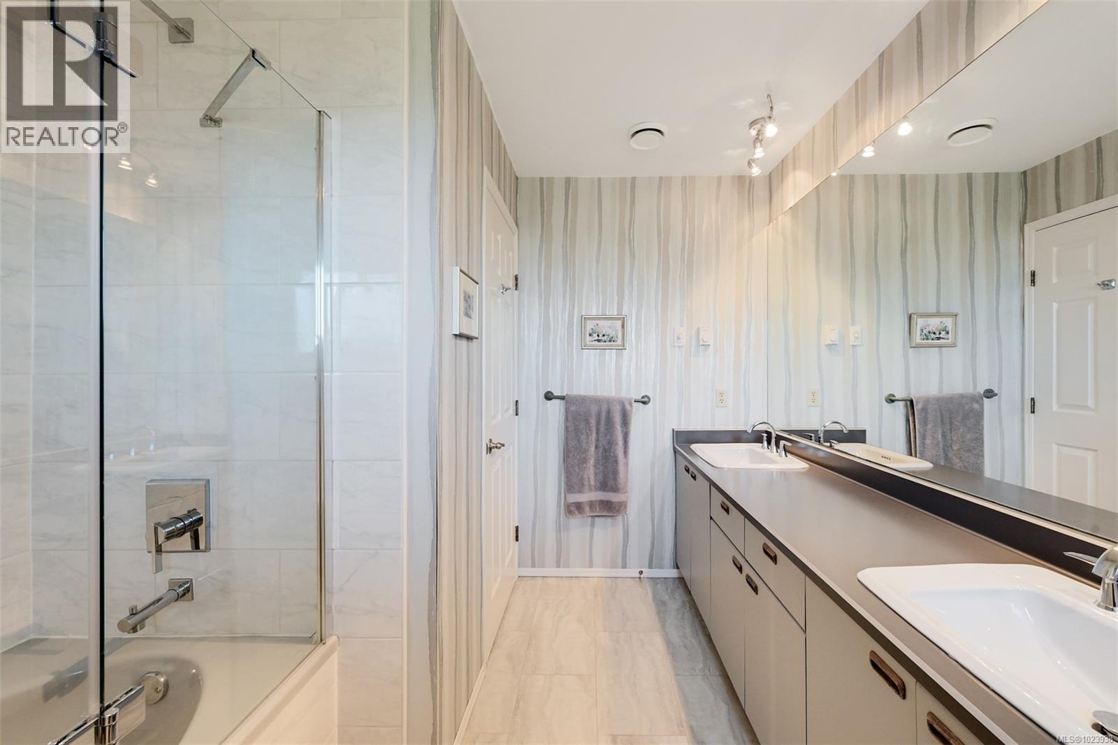  2241 Lifton Place, Saanich