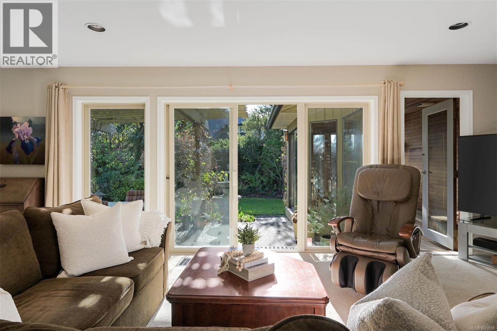  2241 Lifton Place, Saanich