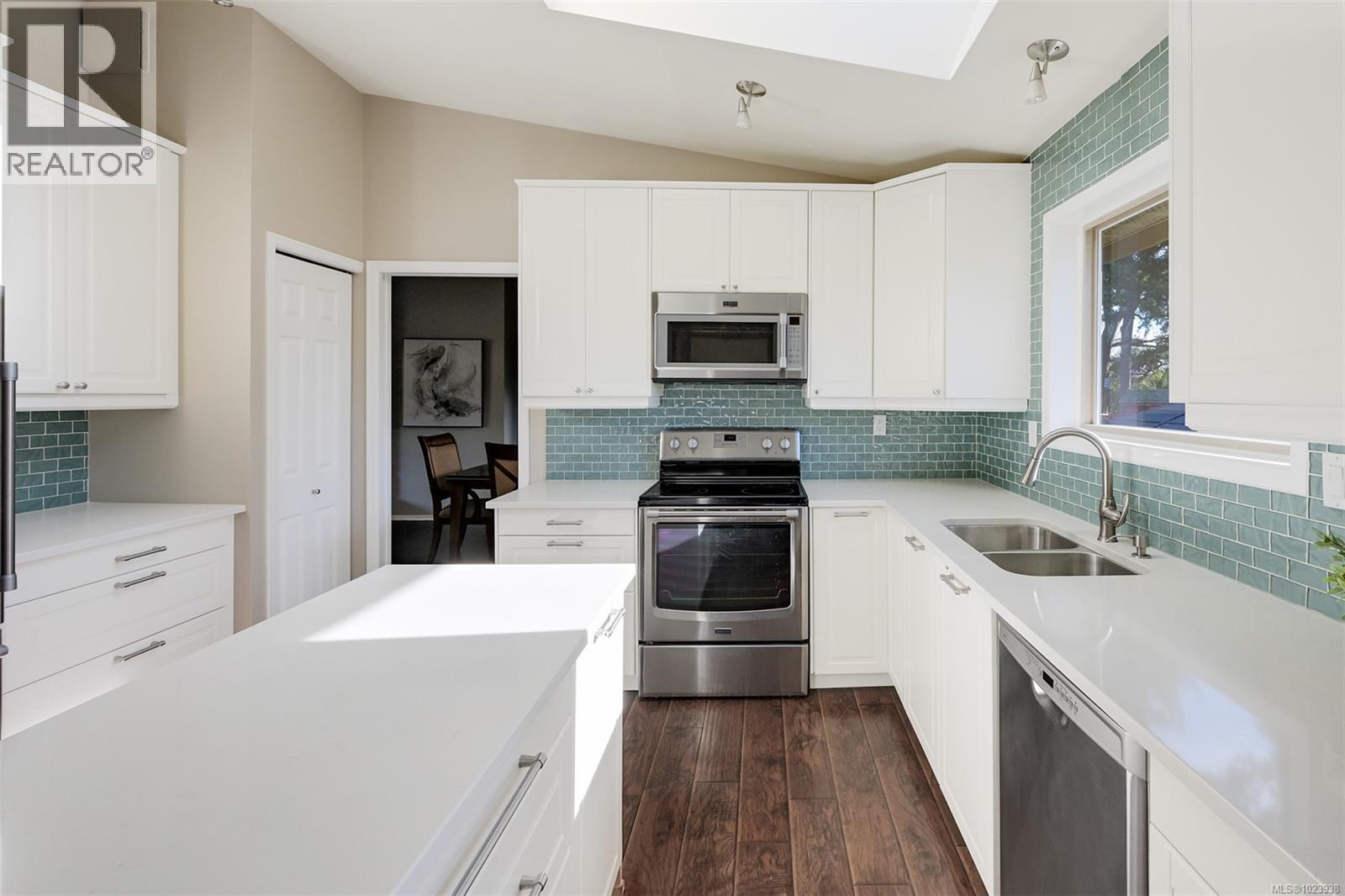  2241 Lifton Place, Saanich