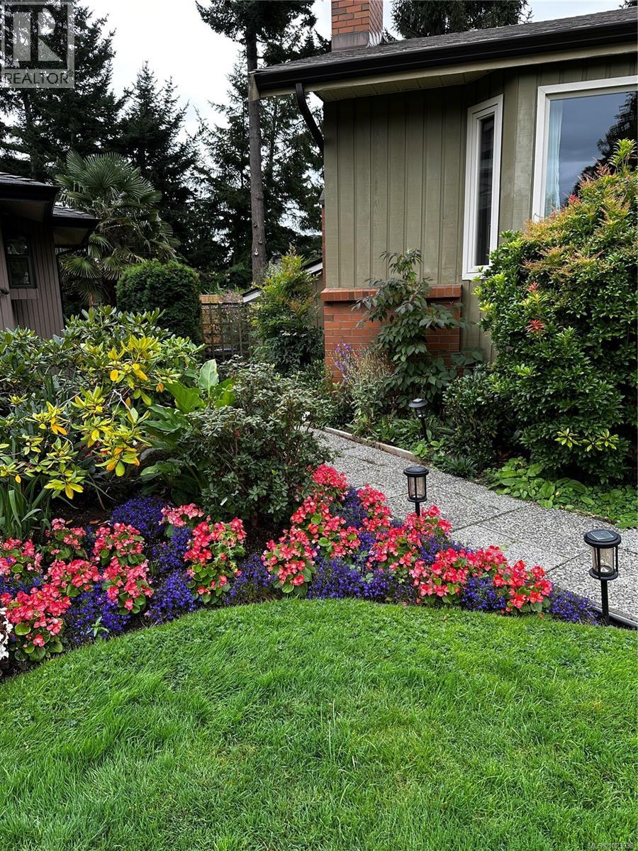  2241 Lifton Place, Saanich