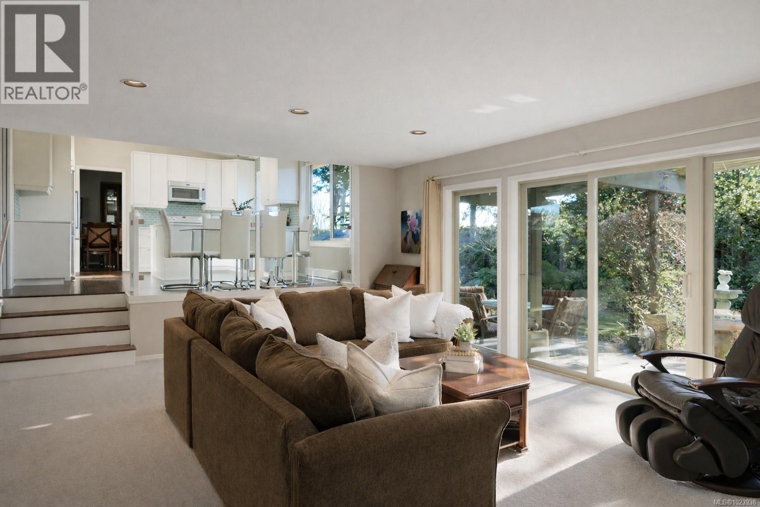  2241 Lifton Place, Saanich