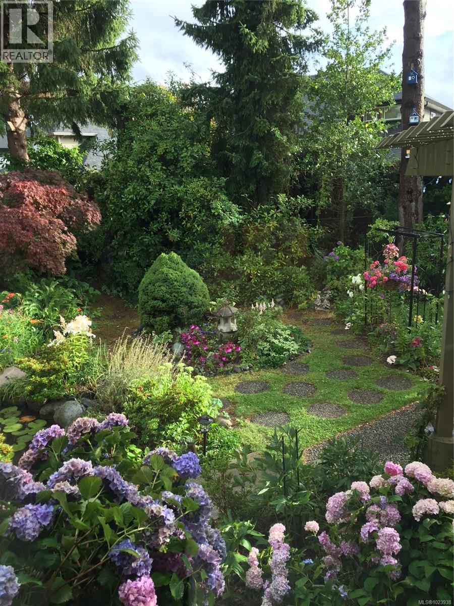  2241 Lifton Place, Saanich