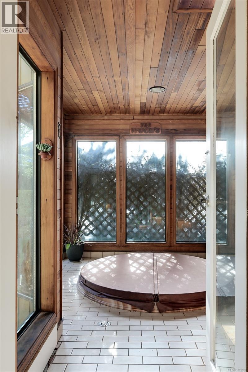  2241 Lifton Place, Saanich