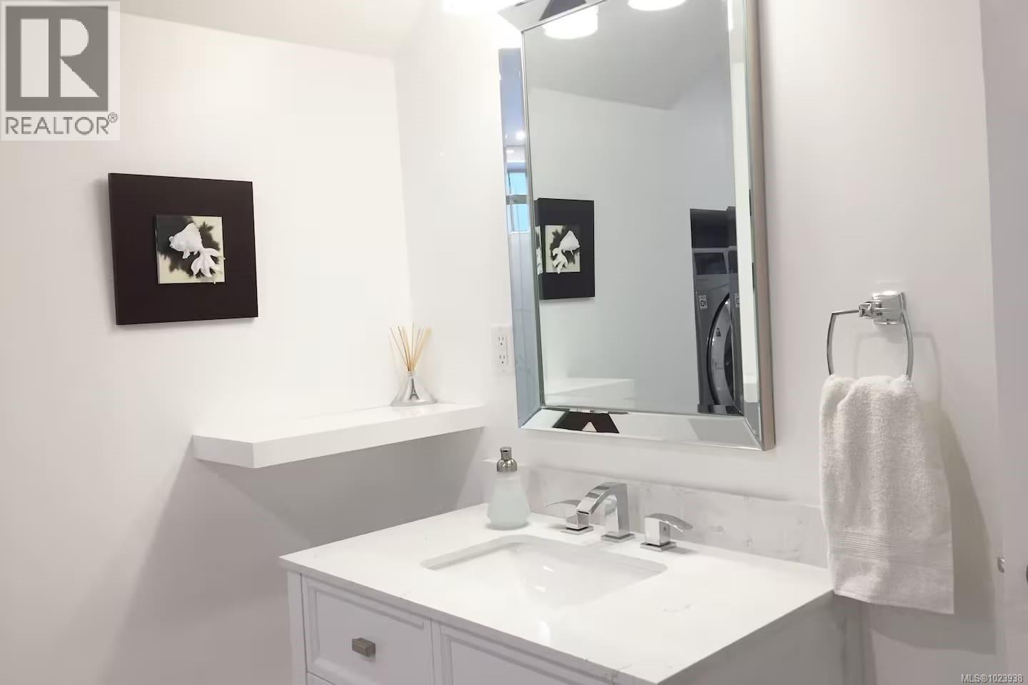  2241 Lifton Place, Saanich