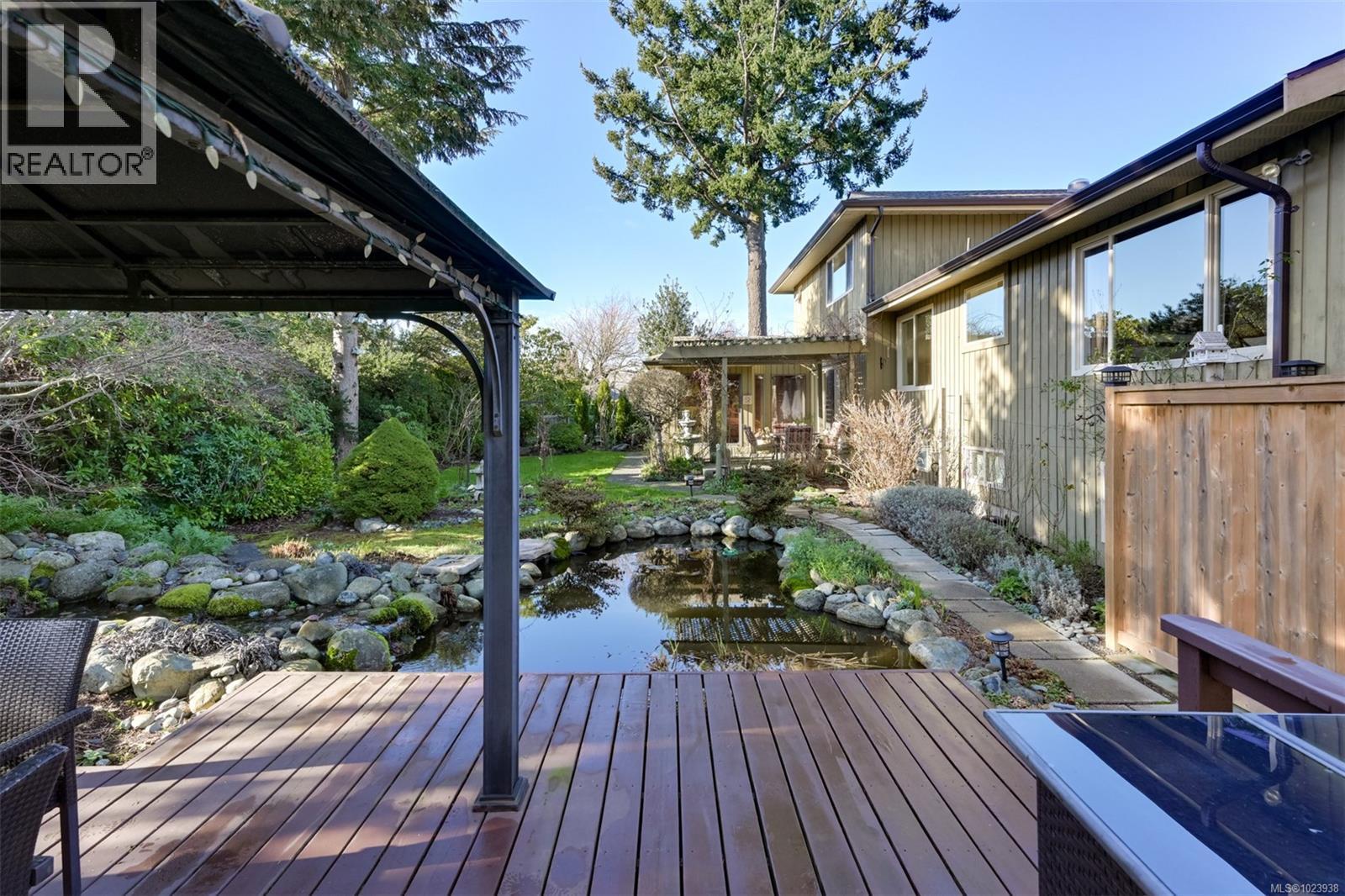  2241 Lifton Place, Saanich