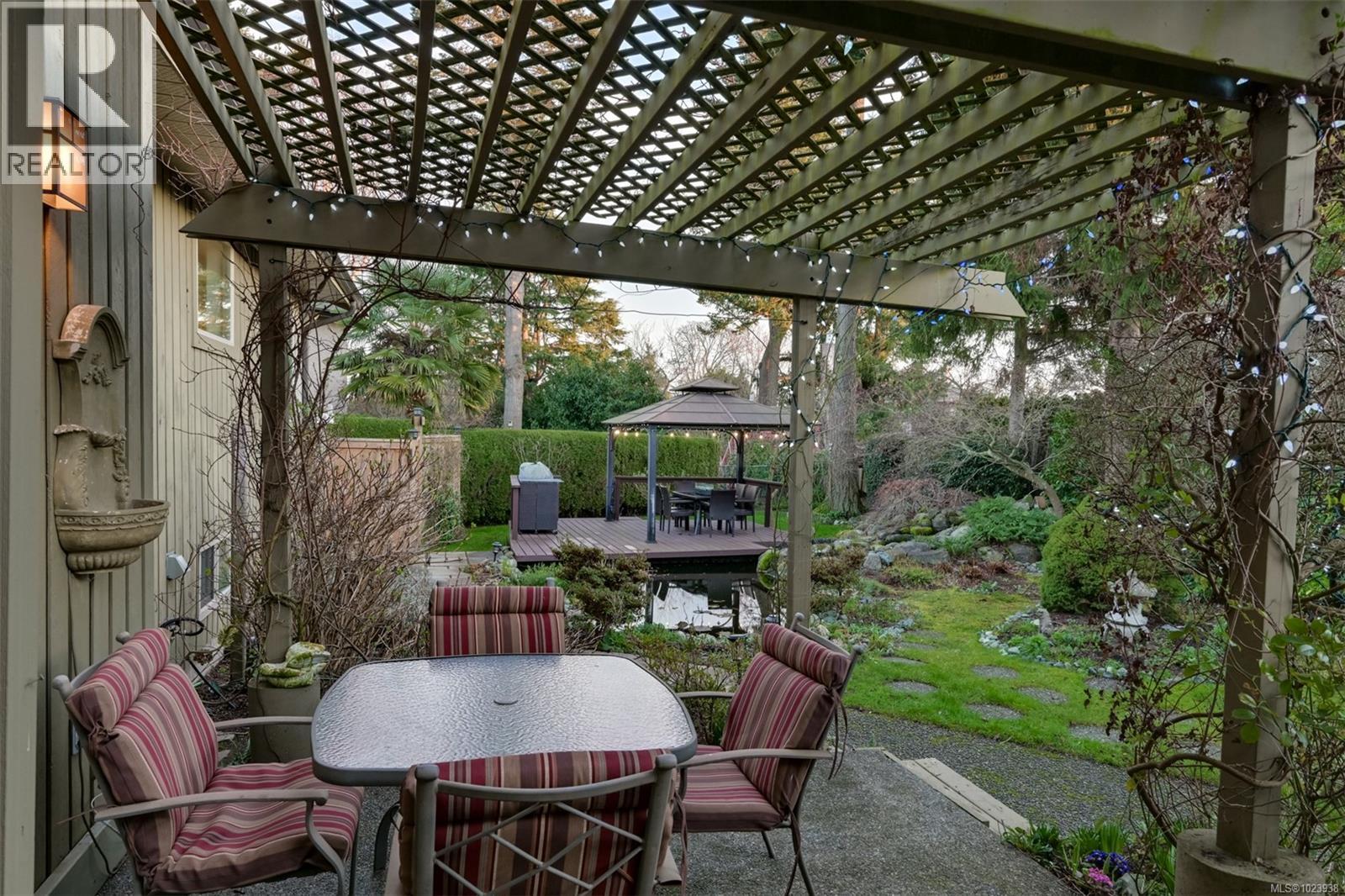  2241 Lifton Place, Saanich