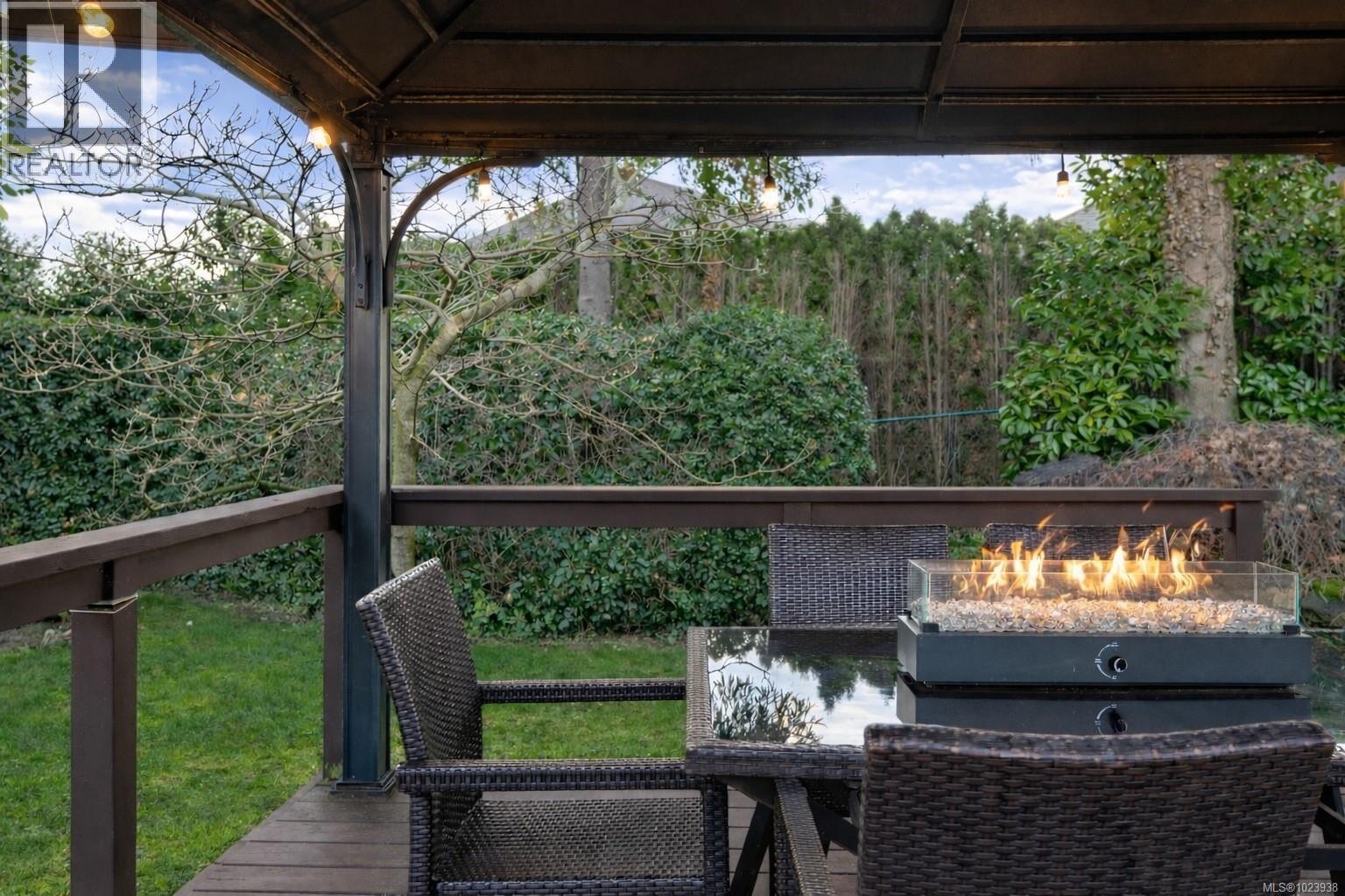  2241 Lifton Place, Saanich