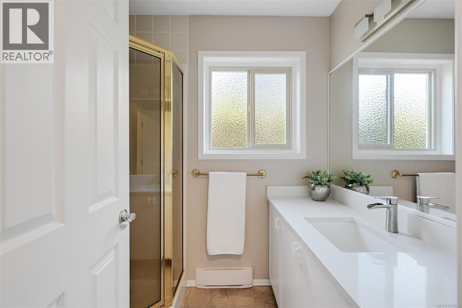  2241 Lifton Place, Saanich