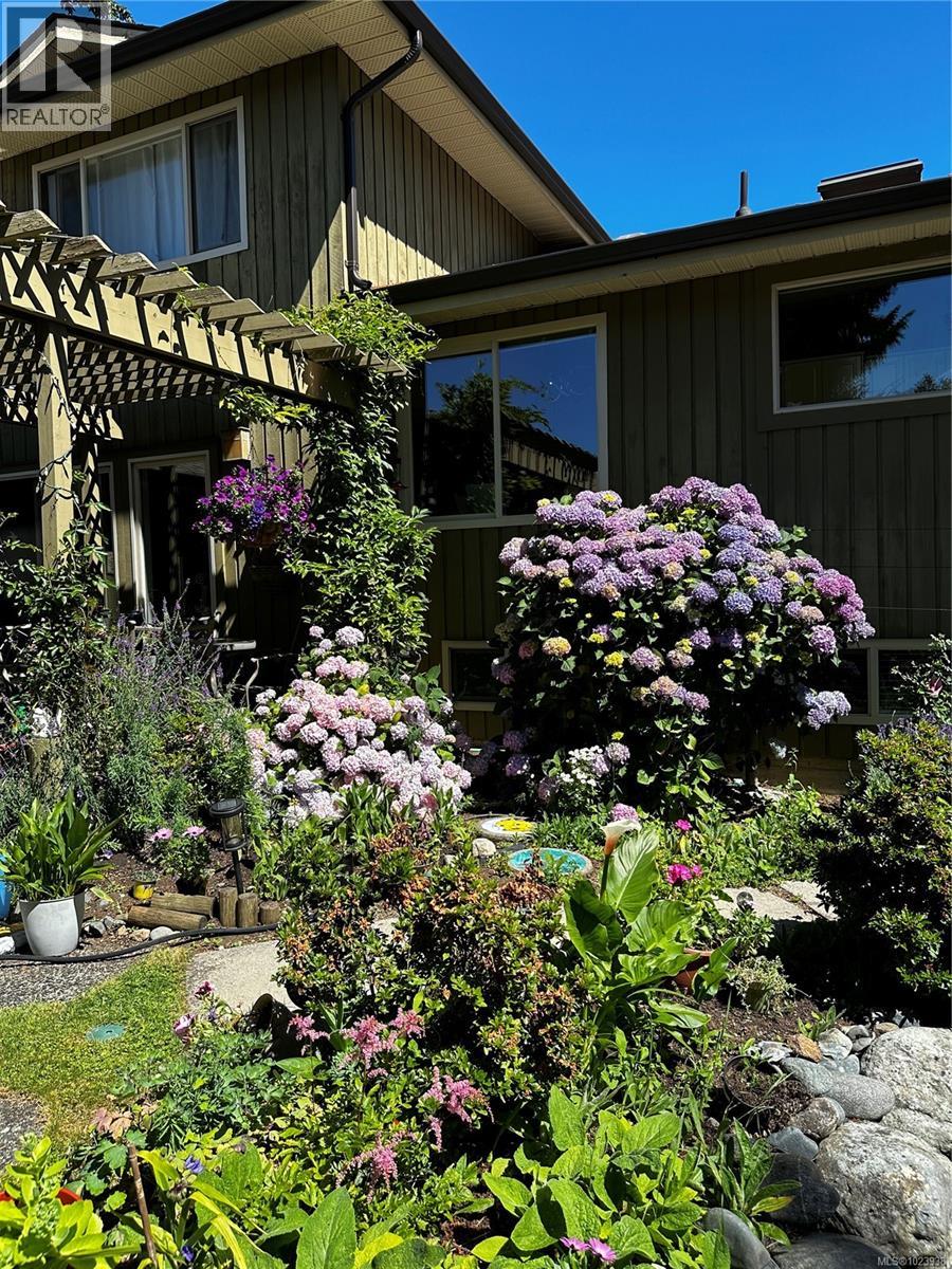  2241 Lifton Place, Saanich