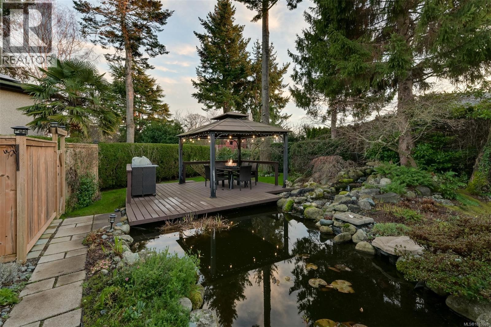  2241 Lifton Place, Saanich