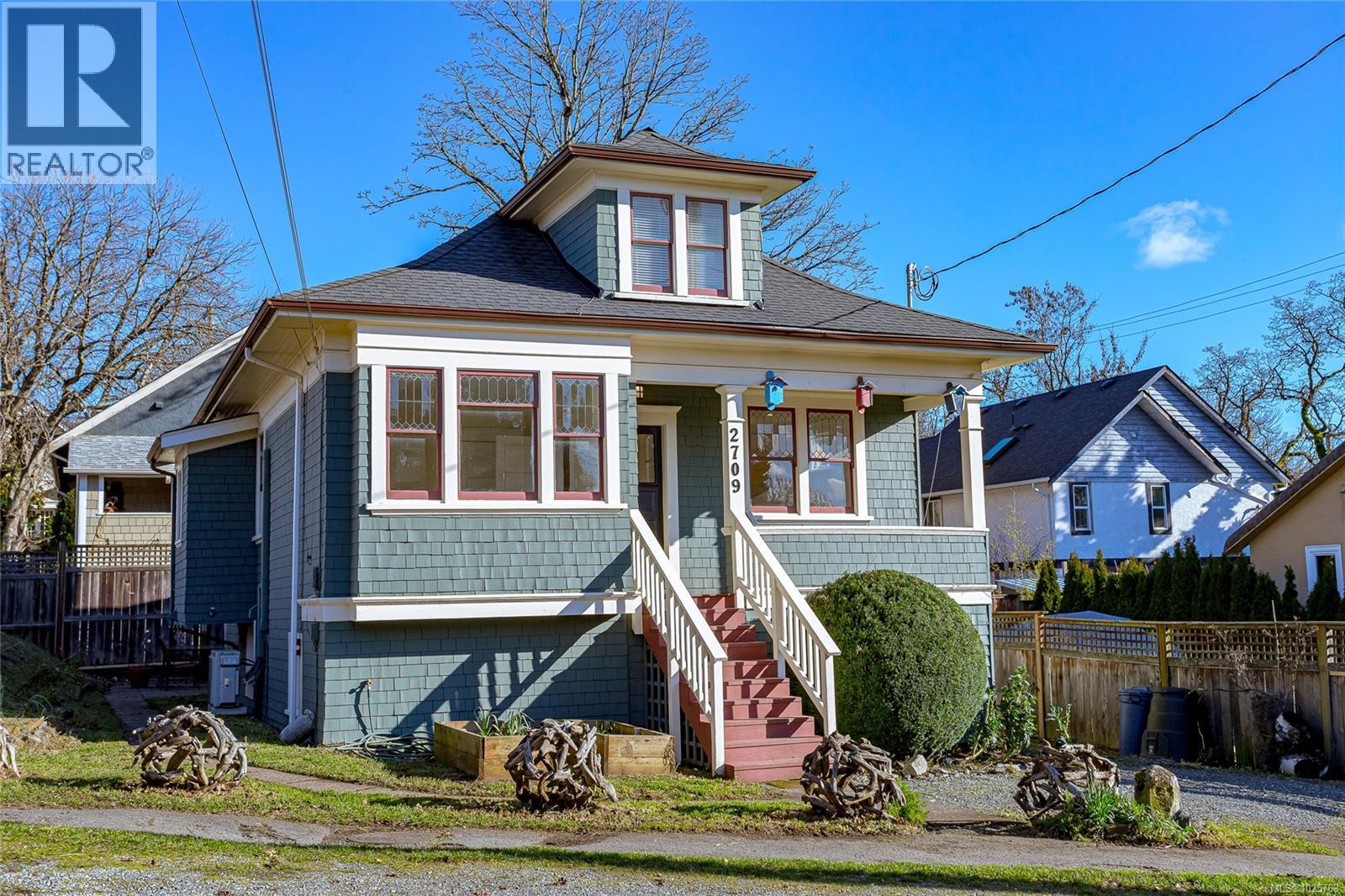 2709 Cedar Hill Rd, Victoria