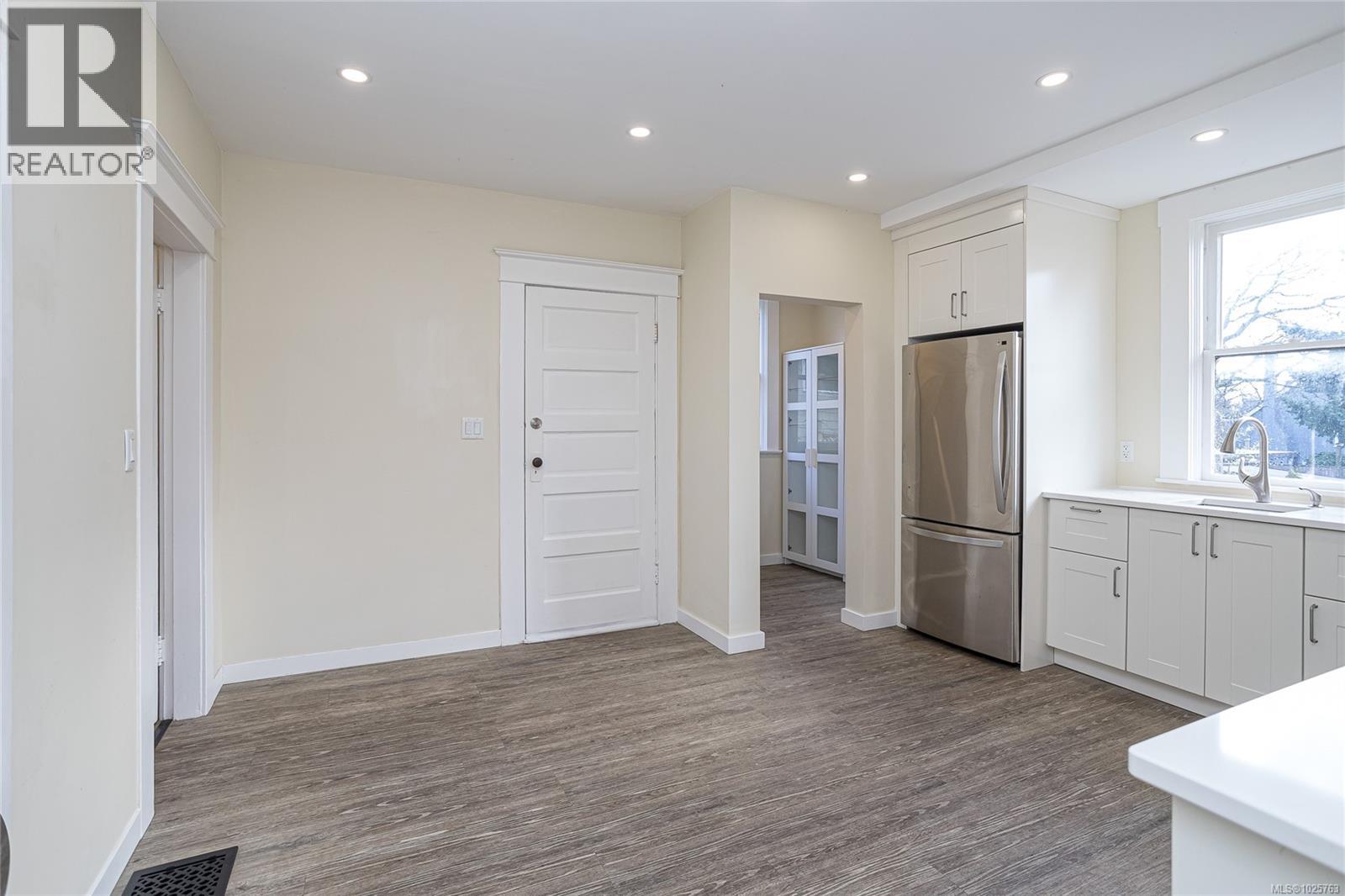 2709 Cedar Hill Rd, Victoria