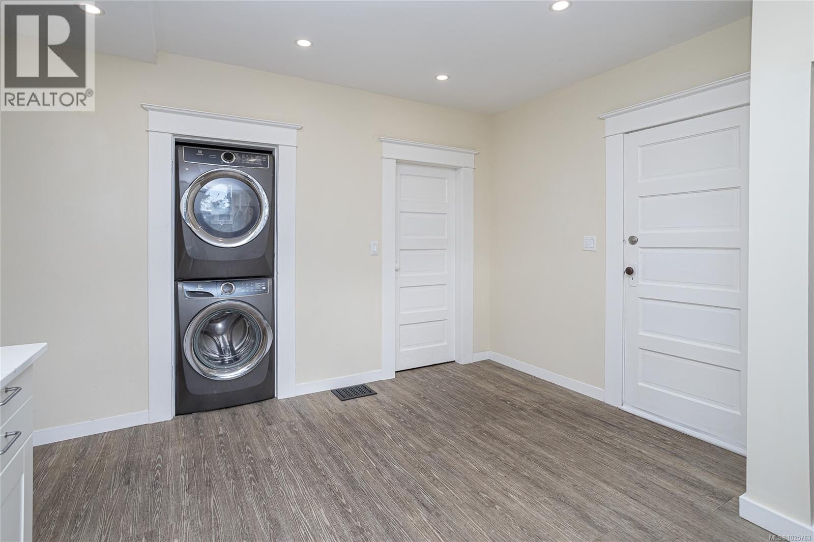 2709 Cedar Hill Rd, Victoria