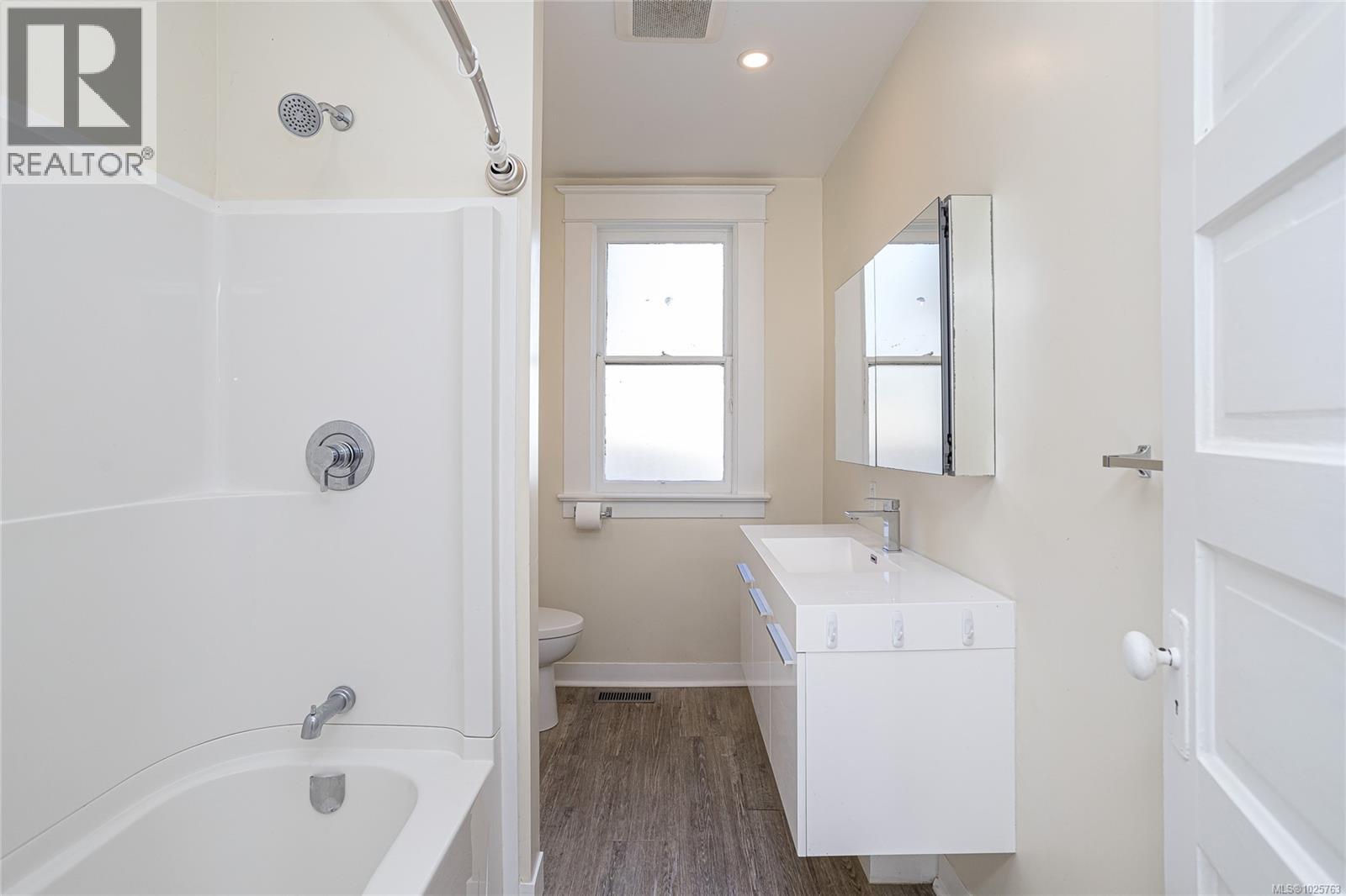 2709 Cedar Hill Rd, Victoria