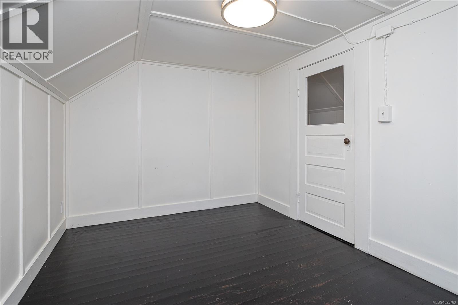 2709 Cedar Hill Rd, Victoria