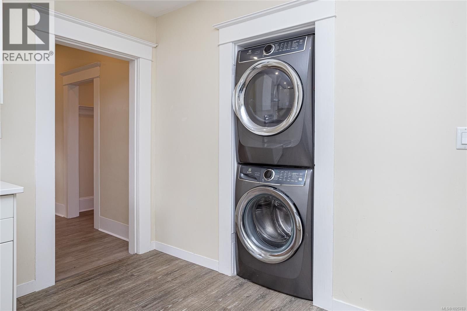 2709 Cedar Hill Rd, Victoria