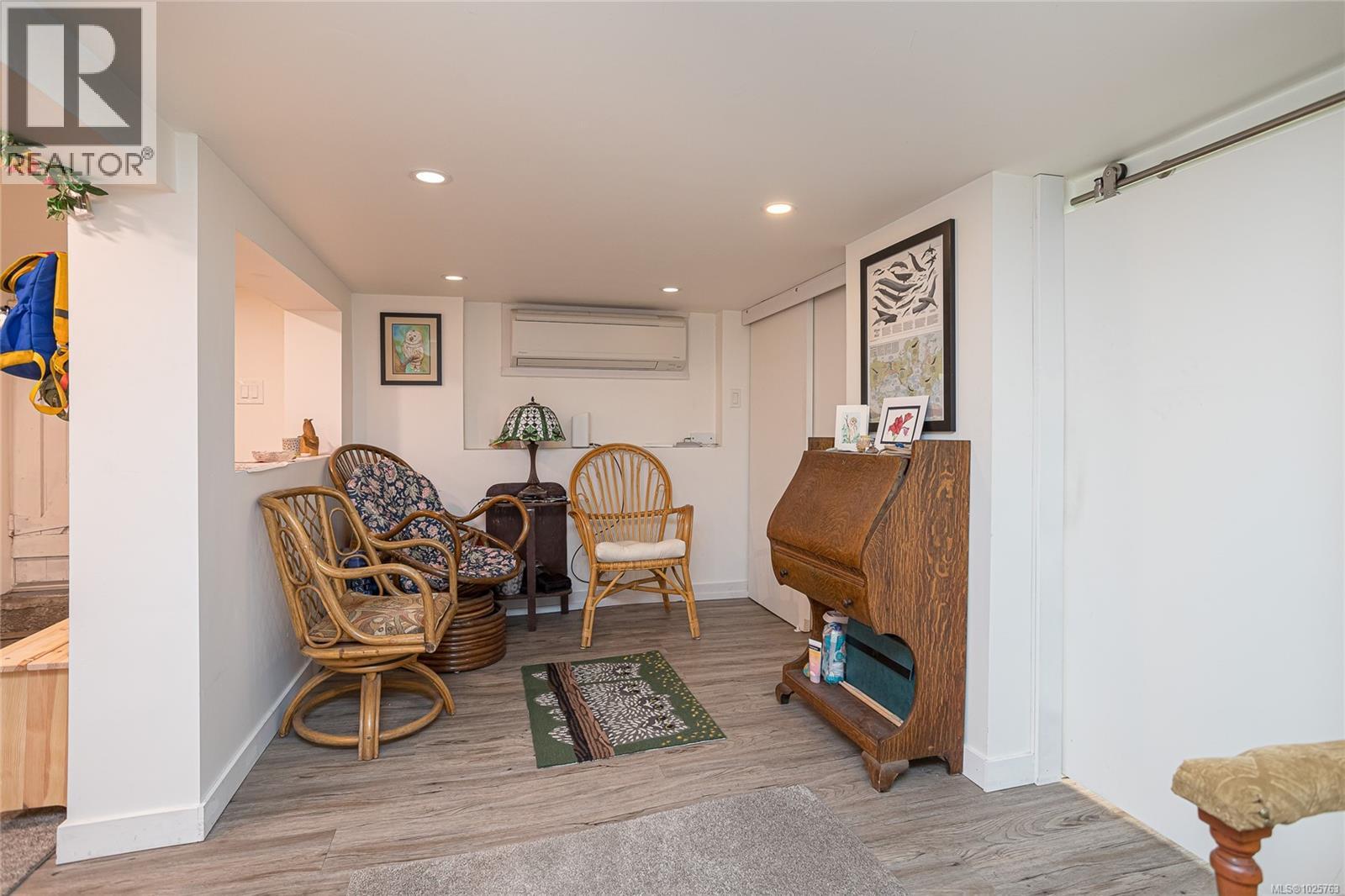 2709 Cedar Hill Rd, Victoria