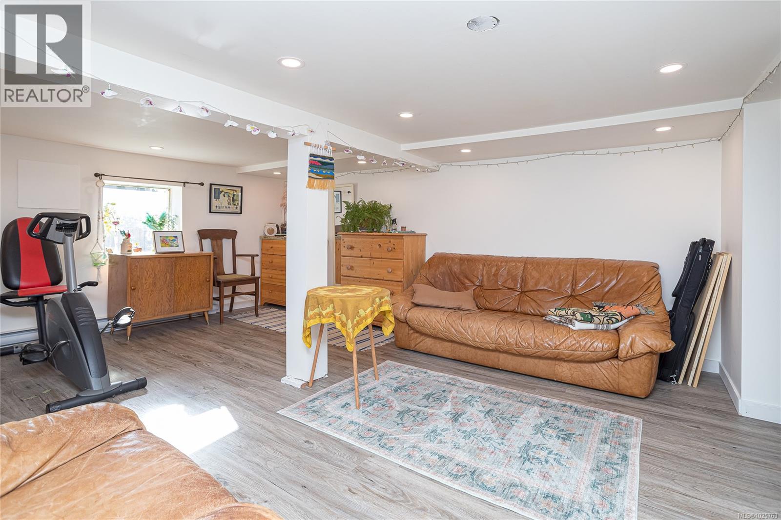 2709 Cedar Hill Rd, Victoria