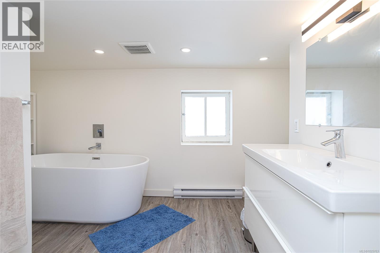 2709 Cedar Hill Rd, Victoria