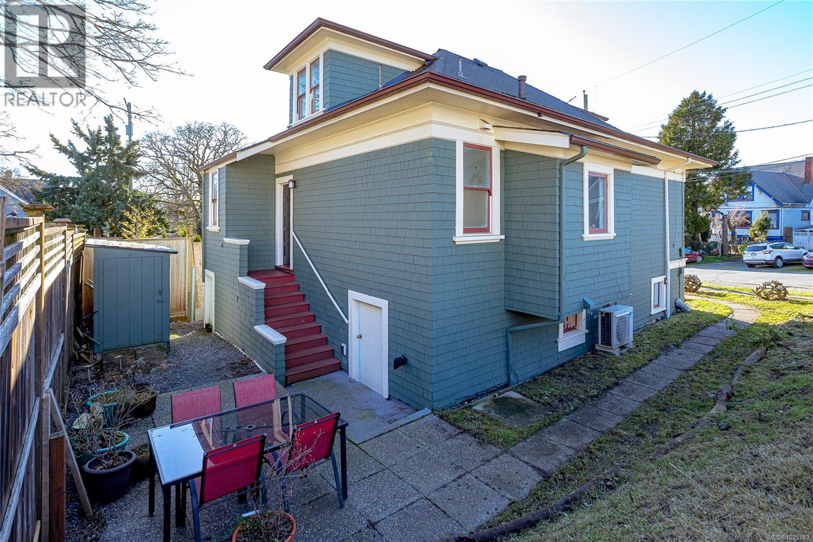 2709 Cedar Hill Rd, Victoria