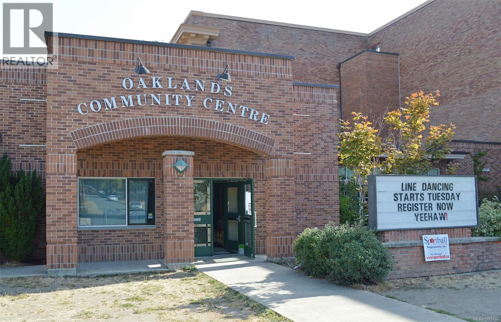 2709 Cedar Hill Rd, Victoria