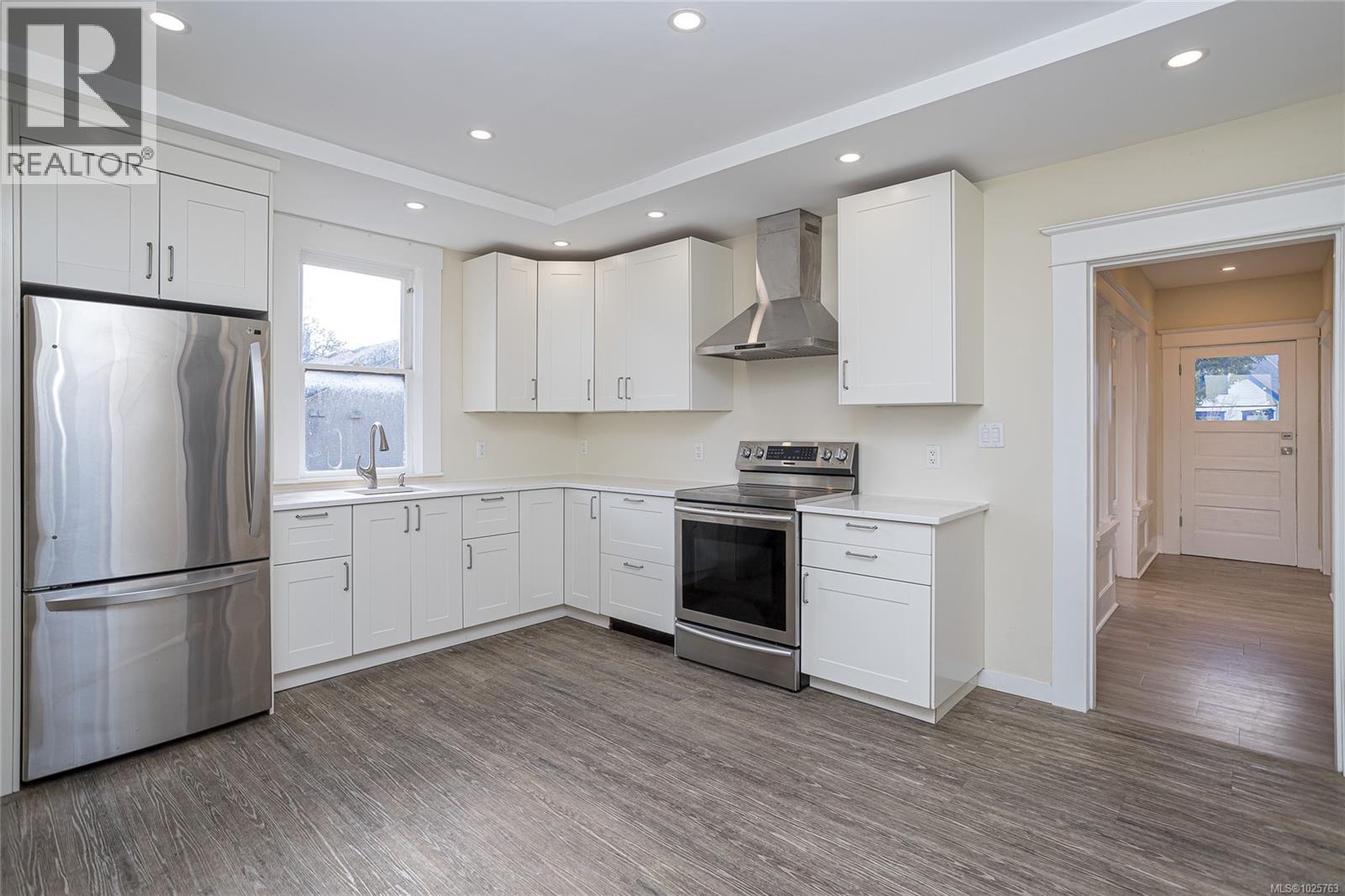 2709 Cedar Hill Rd, Victoria