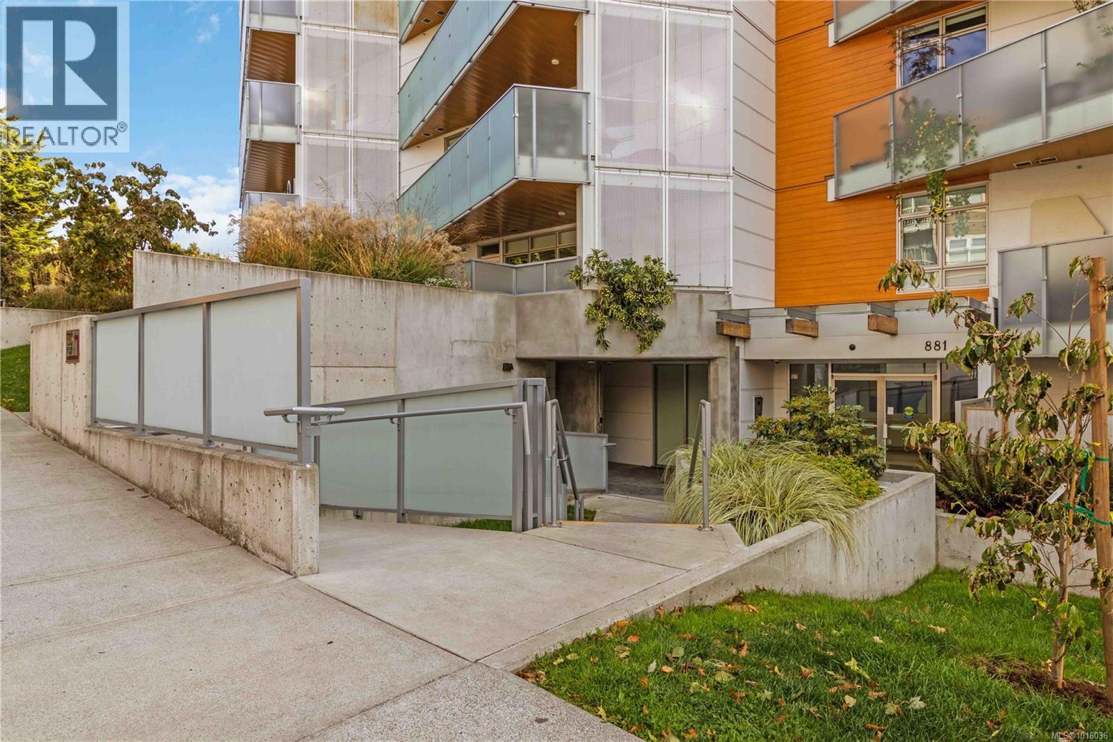 311 881 Short Street, Saanich