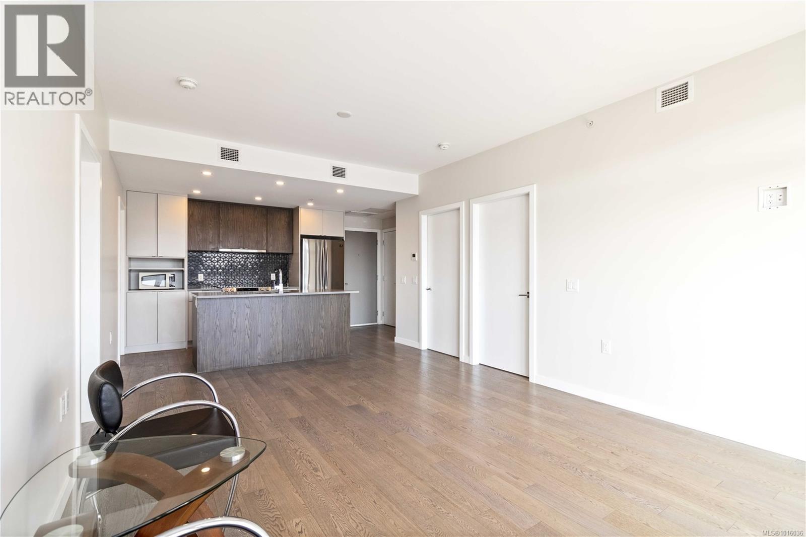#311 881 Short St - 11