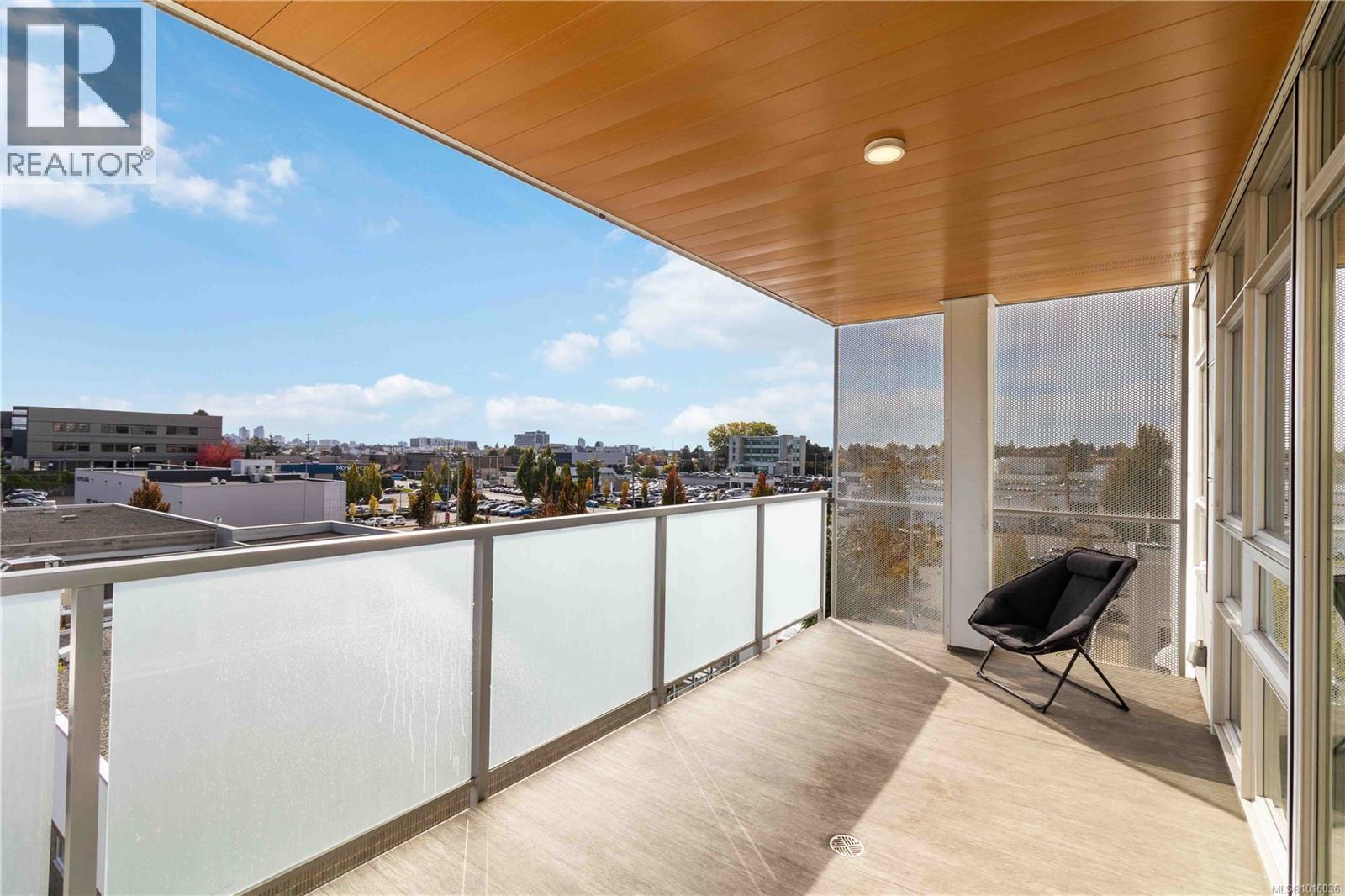 311 881 Short Street, Saanich