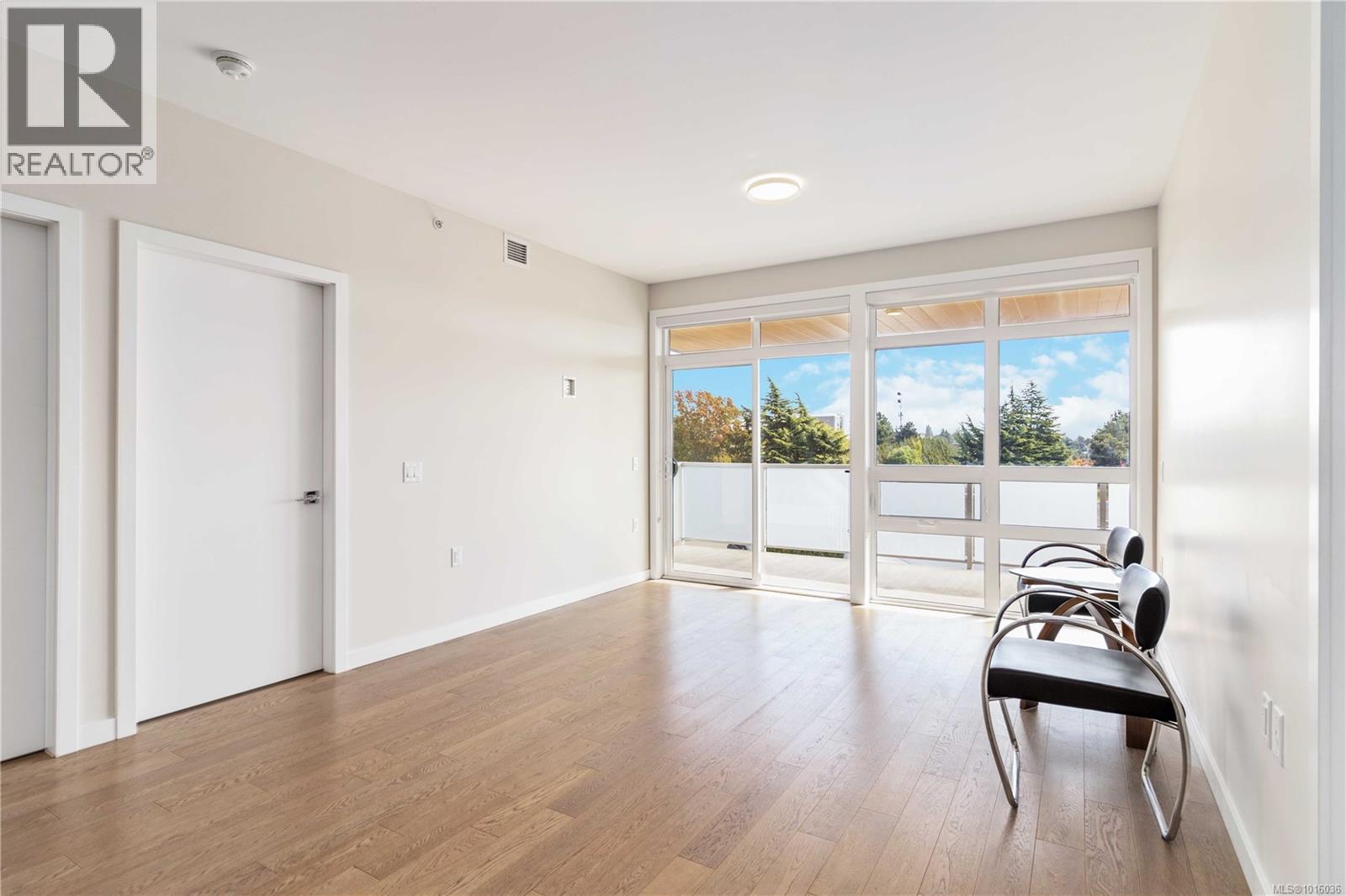 311 881 Short Street, Saanich