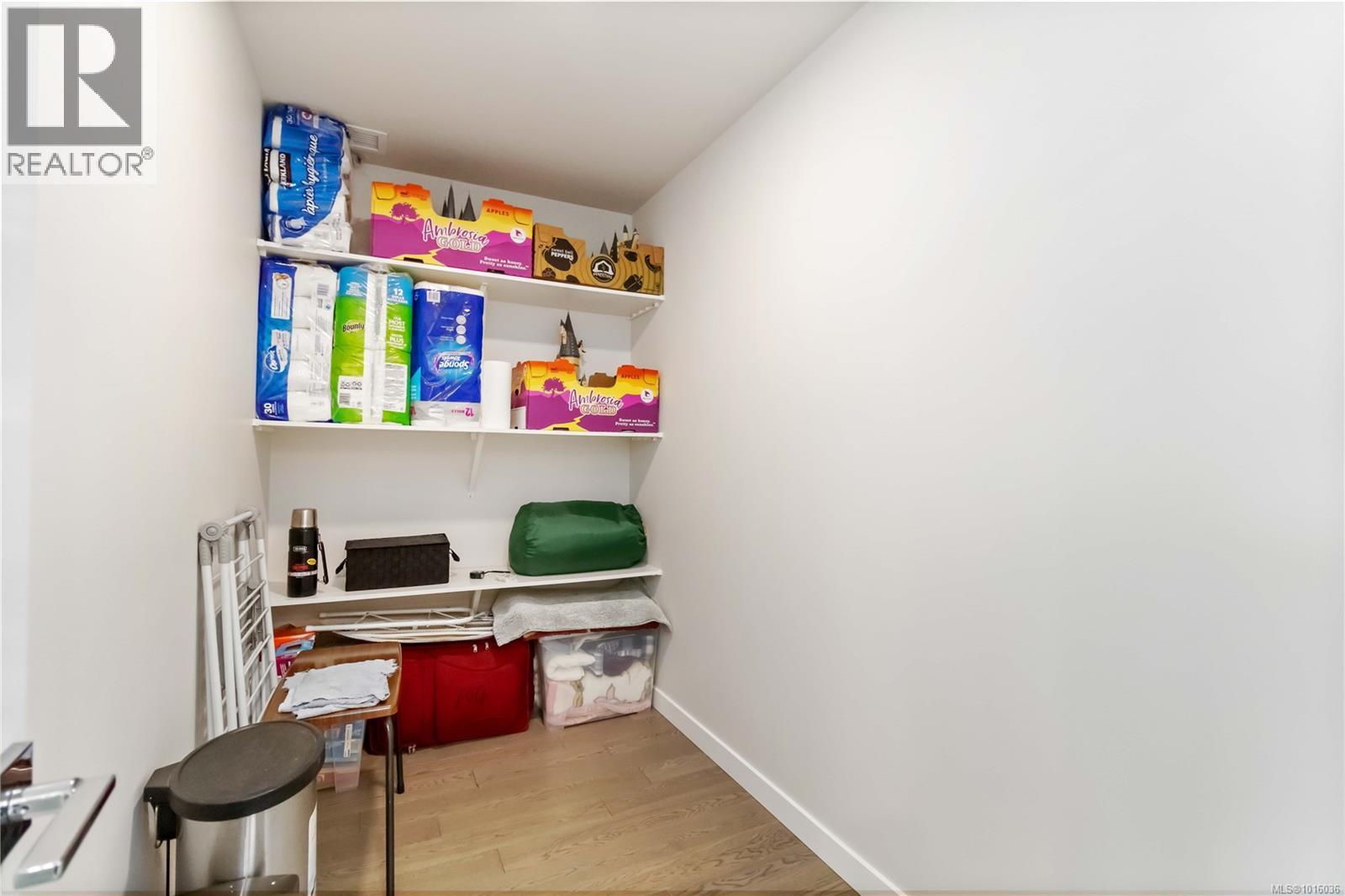 311 881 Short Street, Saanich