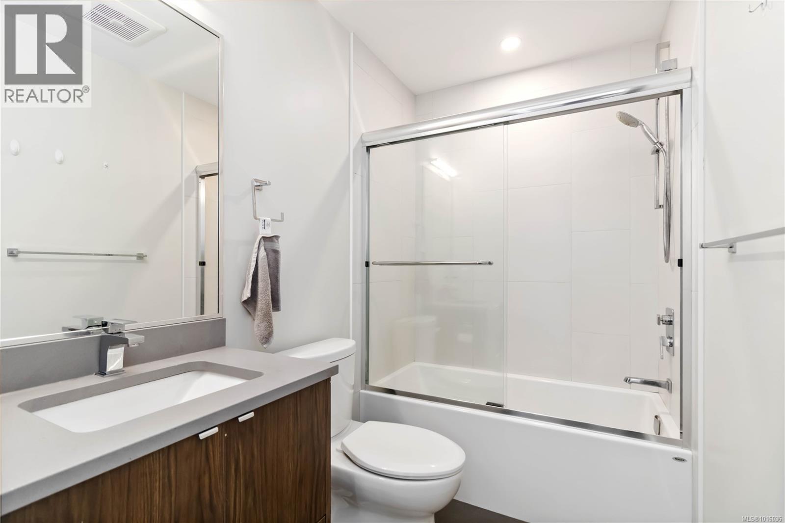 311 881 Short Street, Saanich