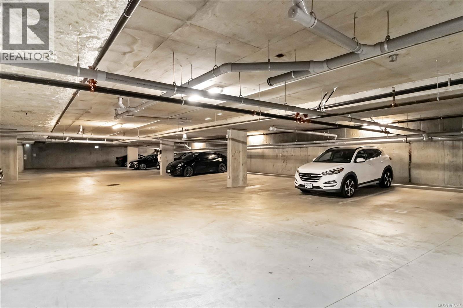 #311 881 Short St - 33