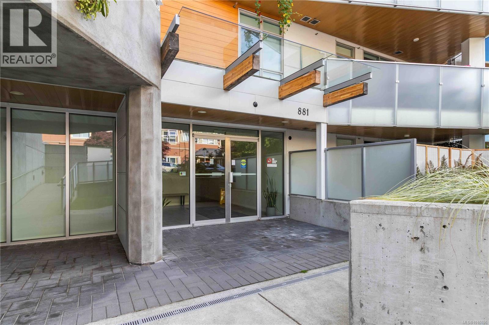 311 881 Short Street, Saanich