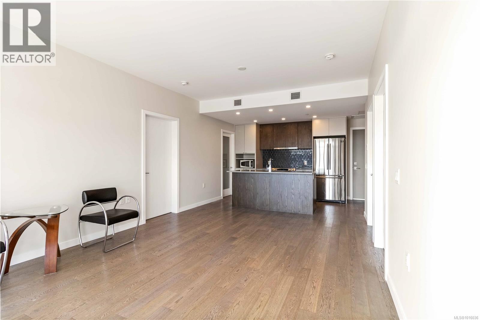 311 881 Short Street, Saanich