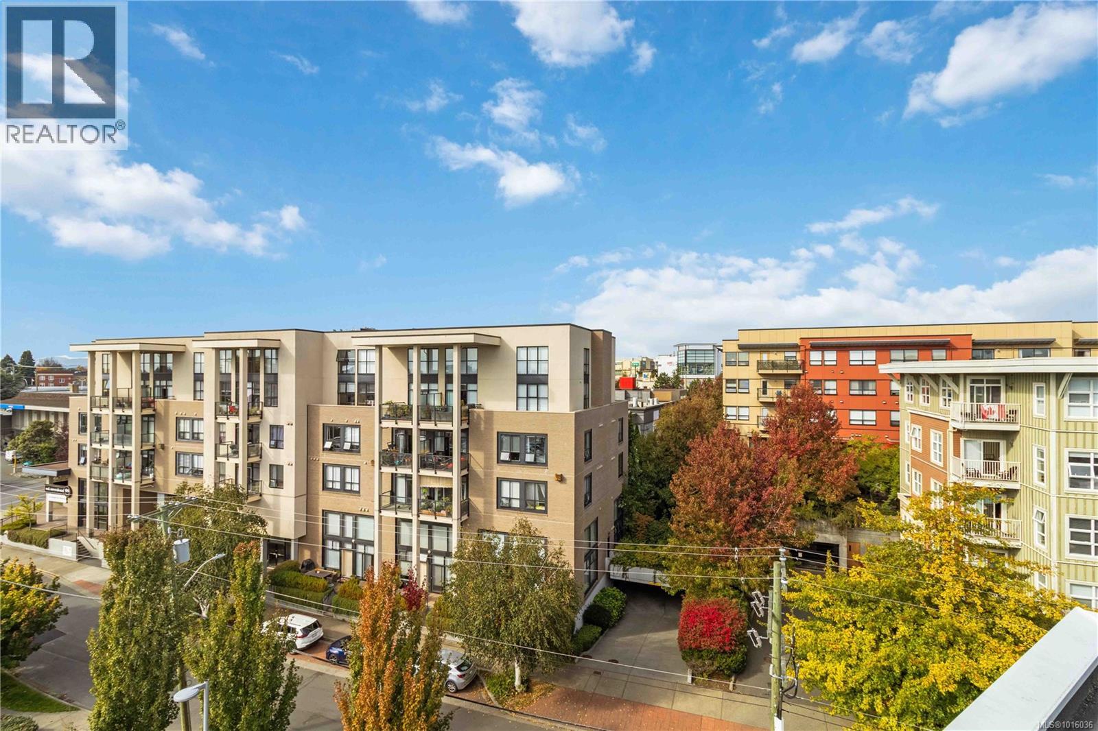 311 881 Short Street, Saanich