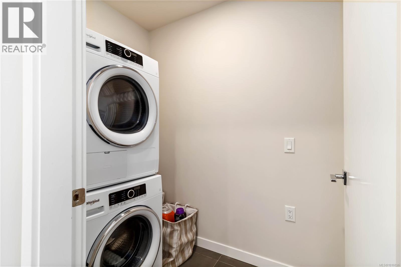#311 881 Short St - 28