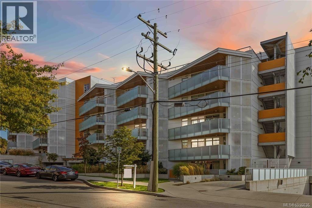 311 881 Short Street, Saanich