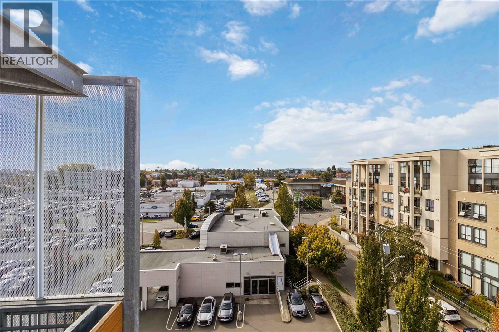 311 881 Short Street, Saanich