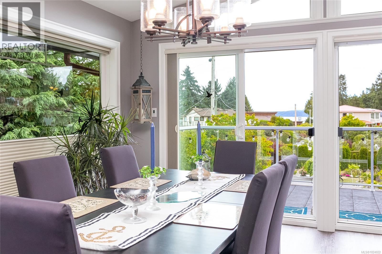 3635 Shannon Dr, Ladysmith