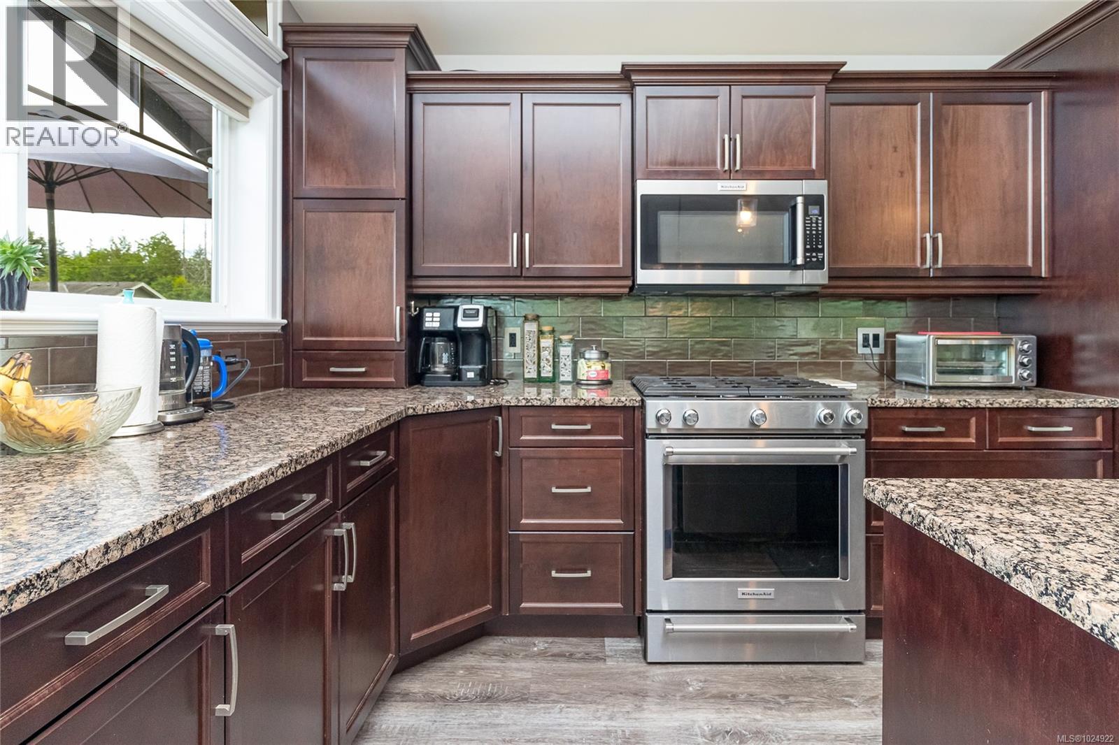 3635 Shannon Dr, Ladysmith