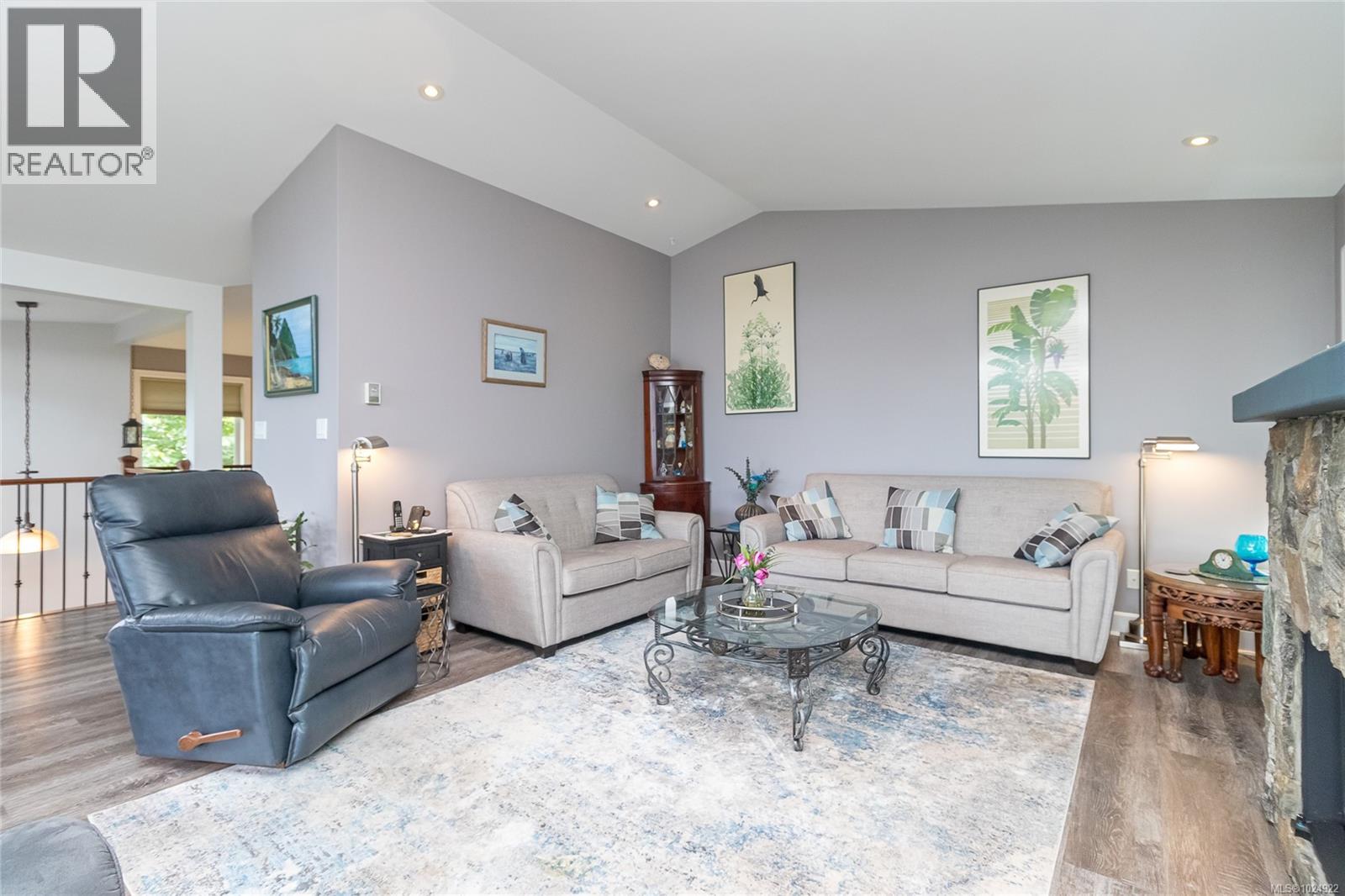 3635 Shannon Dr, Ladysmith