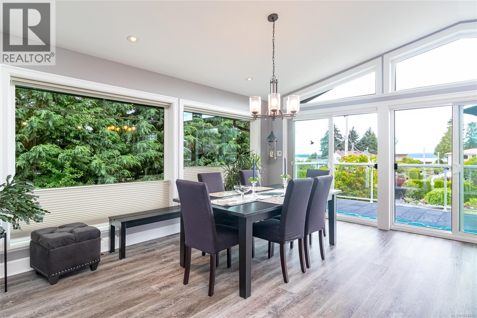 3635 Shannon Dr, Ladysmith