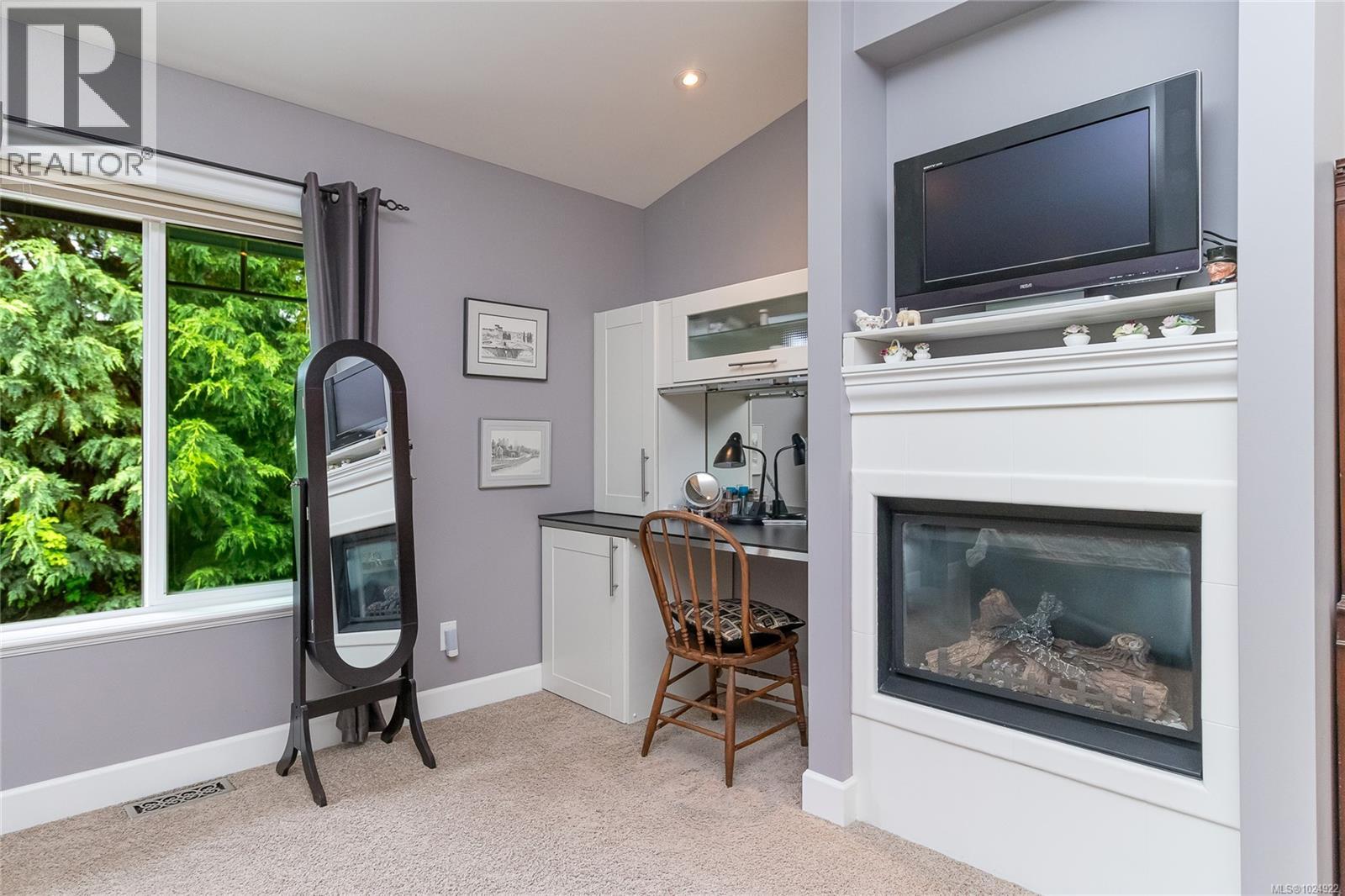 3635 Shannon Dr, Ladysmith