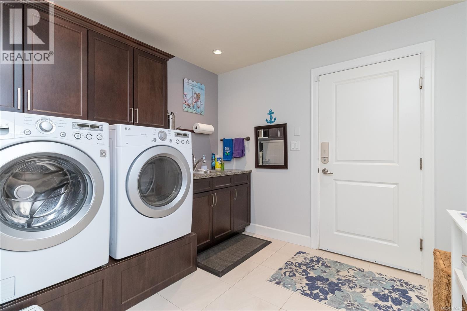 3635 Shannon Dr - 43