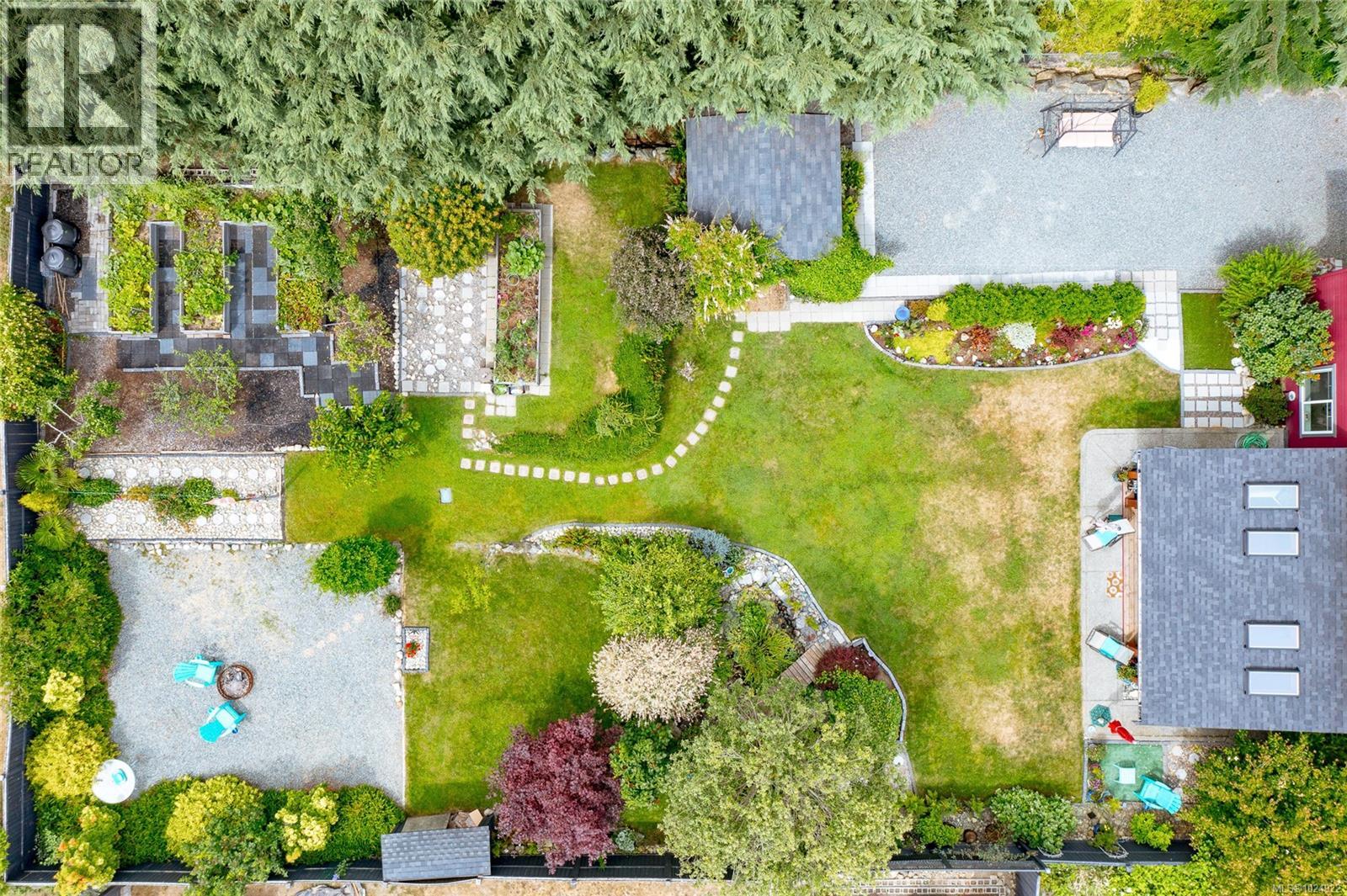 3635 Shannon Dr, Ladysmith